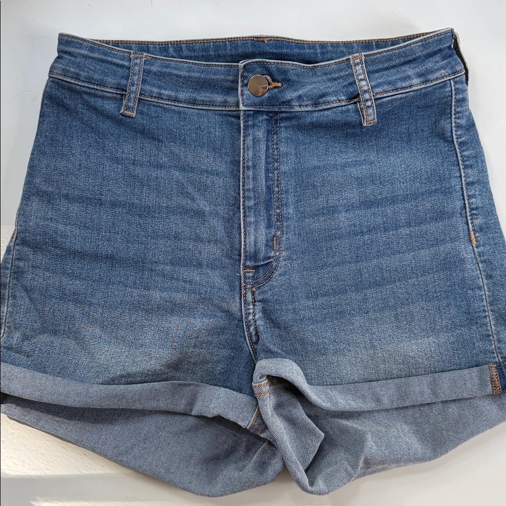 H&M high rise stretchy cuffed hem denim shorts